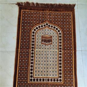 سجاده قالیچه مخمل(1عددی) رنگ قهوه ای