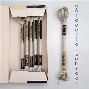 نخ گلدوزی برند دمسه زری دار رنگ نقره ای کلاف 8 متری