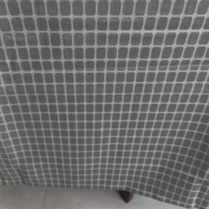 رومیزی مستطیل هشت نفره 243 در 138 سانتیمتر پارچه  ژاکارد رنگ طوسی بروجرد