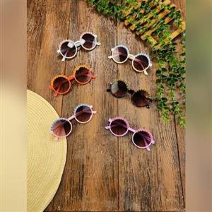 عینک دخترانه uv 400 در دو رنگ آبی و قرمز