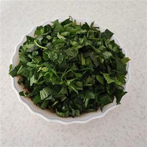 سبزی آش شسته شده  و پاک شده و به صورت خرد شده قابل سفارش است  و قابل استفاده برای طبخ آش