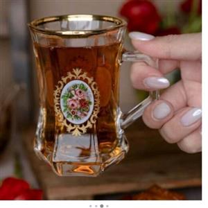 فنجان لب طلایی گل سرخ