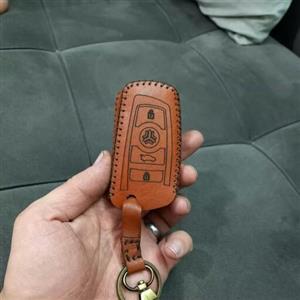 کاور سوییچ چرمی کوییک دستدوز دوخته شده با چرم طبیعی بزی 
