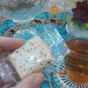 شکلات کنجدی رژیمی 2 کیلویی ترکیبی از شیره سنتی خرما و کنجد محلی