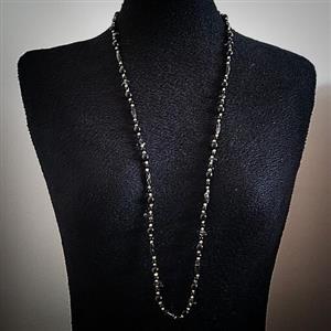 گردنبند مروارید ، با طول بلند 91 سانتیمتر  و وزن 75 گرم ، با قابلیت استفاده دو لایه دور گردن و استفاده روی مچ دست .