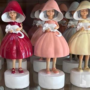 مجسمه پلی استر دختر ایتالیایی