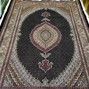 فرش دستبافت ماهی خرّم بافت خوی اندازه 6 متری رنگ متن سرمه ای کد 133