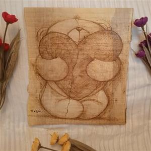 تابلو سوخته نگاری روی چوب با هویه طرح  خرس عاشق ابعاد 22 در 18.5