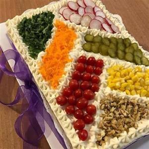 کیک مرغ خانگی بصورت کیلویی و تکنفره با تازهترین مواد اولیه قابل سفارش میباشد