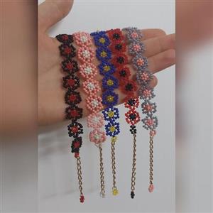 دستبند منجوقی طرح گل خاص و شیک