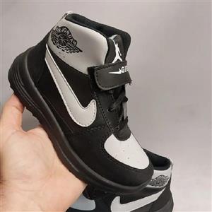 کتونی بچگانه اسپرت نیوبلانس طبی زیره پی یو و سبک ارسال رایگان(سایزبندی 32 تا 35 موجود) دارای رنگبندی