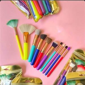 ست براش رنگارنگ10 براشمویی نرم و با کیفیتبرای یک آرایش کامل و راحتمناسب کرم پودر، رژگونه، کانتور و هایلایتر و سایه