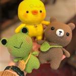 عروسک کاموایی دستبافت خرس کوچولو جوجه طلایی قورباغه سبز با کیف