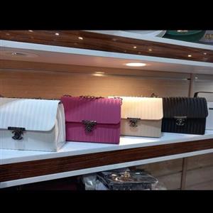 کیف زنانه و دخترانه کیف مشکی کیف کرمی کیف شنل کیف سه بعدی کیف خاکستری کیف طوسی