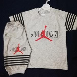 تیشرت شلوارک تریکو پنبه پسرانه، با چاپ جردن، سایز 45،50،55،60،مناسب 2 تا 14 سال بر حسب جثه، دو رنگ خاکستری روشن و تیره