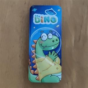 جامدادی فلزی دو طبقه فانتزی طرح دایناسور کوچولو dino 2 جدول ضرب دار ، جا مدادی جا دار، جا مدادی فانتزی خارجی و وارداتی