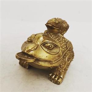 مجسمه وزق سه پا برنجی مجسمه فیل برنجی مجسمه فیل وزق سوار با سکه چینی مجسمه برکت مجسمه جذب تندیس سکه طلا بازار چین کرج