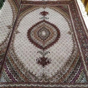 فرش دستبافت ماهی خرّم طرح ماهی خوی اندازه 6 متری رنگ متن کرم کد 130