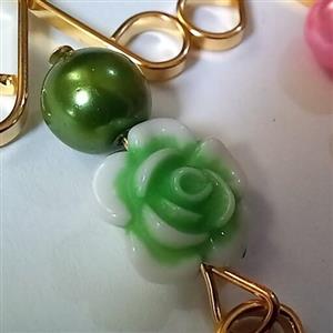 گیره روسری  با آویز  گل  100 عددی