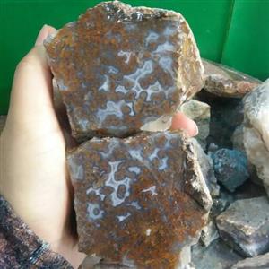 سنگ عقیق اصل با منظره پاییزی فوق کلکسیونی مناسب دکور منزل و ویترین مغازه و یا ساخت نگین کمیاب و خاص با خواص سنگ عقیق