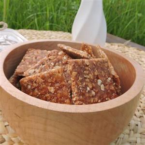 بادام سوخته(حاجی بادوم)آستانه اشرفیه بسته 1000گرمی