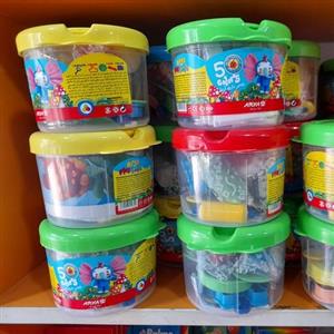 خمیر بازی سطلی  5 رنگ آریا همراه با سفره و شابلون اشکال