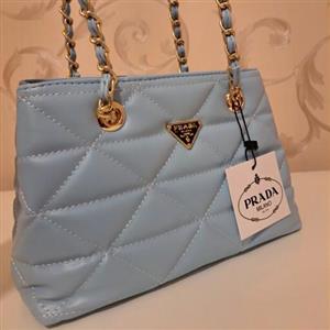 کیف زیبای ابی کمرنگ PRADA جنس چرم صنعتی باکیفیت 