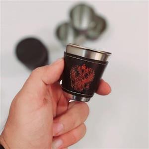 شات کوچک دومان 4عدد با کیف مخصوص مسافرتی(شات قهوه) با روکش چرم مصنوعی جنس استیل