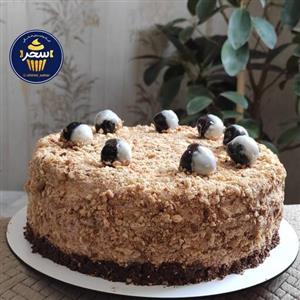 کیک عسلی مدوویک روسی  ،یه کیک خاص با 8لایه و فیلینگ های متفاوت ، یه طعم خاص و بی نظیر برای کم خامه پسندان ،مخصوص تولد و