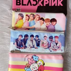 جامدادی تهیونگ وبقیه اعضا  اینطور  مینوسم تا پاک نشه