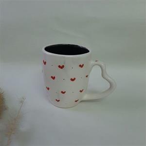 ماگ دسته قلبی دست ساز سرامیکی طرح قلب قرمز داخل مشکی