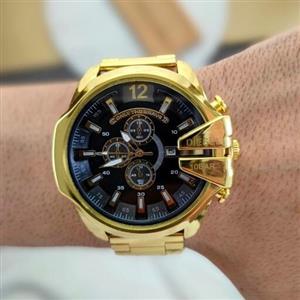 ساعت مچی مردانه دیزل 2 همراه با شش ماه  موتور