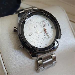 ساعت مردانه و پسرانه والار مشابه طراحی دیزل با کیفیت مناسب و بند و بدنه فلزی استیل