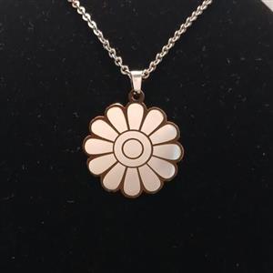 گردنبند لوتوس استیل نقره ای با زنجیر  با کیفیت حک عالی و رنگ ثابت مناسب برای خانمها و آقایان  خرید مستقیم از کارگاه