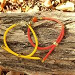 دستبند مینیمال مارشال تک مهره سنگ طبیعی قابل تغییر سایز  بند نارنجی مهره اونتورین نارنجی درجه یک دستبند سمت راست در عکس