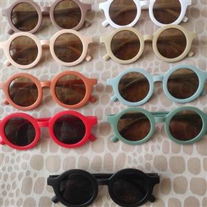 عینک آفتابی بچگانه شیشه گرد یو وی 400 مناسب حدود سنی 2 تا 8 سال در 9 رنگ متنوع