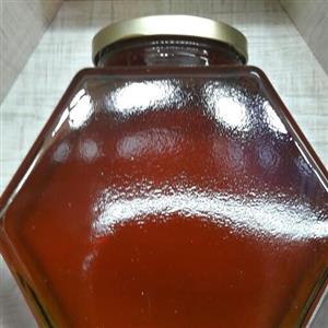 عسل طبیعی بهاره تولیدشده دردامنه سبلان باتضمین کیفیت دربسته بندیهای یک کیلویی خوش رنگ وخوش طعم محصول عسل رویال سراب