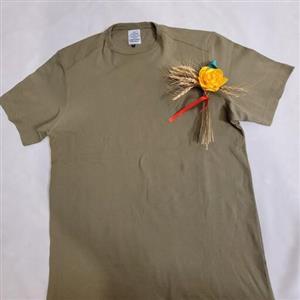 تی شرت مردانه رنگ سبز  کم رنگ بدون جیب.دکمه سایز 5 ایکس لارج  بلندی لباس از لبه سرشانه تا پایین لباس 78