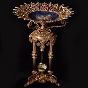 میوه خوری پایه دار کنار سالنی برنجی طراحی مدرن 