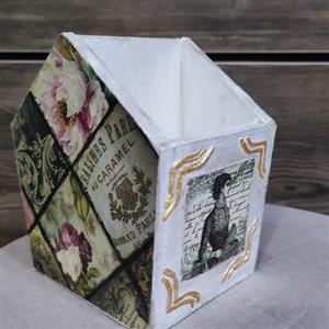 باکس چوبی چند منظوره طرح خانه سفید -طلایی دکوپاژ شده نه