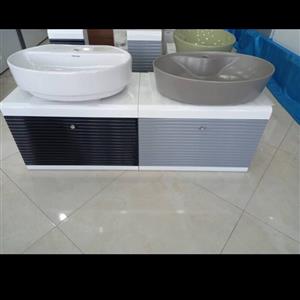 کابینت سفید مشکی گلسار مدل ساترون با روشویی مستطیل یا بیضی مشکی برند گاتریا()روشویی دارای رنگبندی