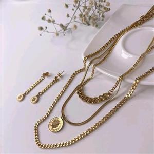 ست گردنبند سه لاین ترکیبی زنجیر ماری و کارتیر و الیزابت جنس استیل طلایی (لاوین گالری)