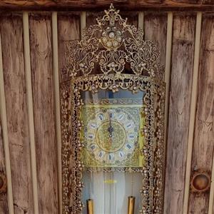 ساعت ایستاده .قد 180سانتی متر.عرض45سانتی متر  .وزن تقریبا 20کیلو . رنگ استاتیک