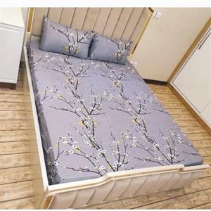 نیم ست ملحفه ی  رو تختی دو نفره شامل دو عدد رو بالش و یک عدد ملحفه دور کش دار با کیفیت پارچه مناسب