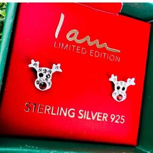 گوشواره زنانه گوزن نقره عیار 925 از برند (Iam) میخی نگین دار سفید رنگ