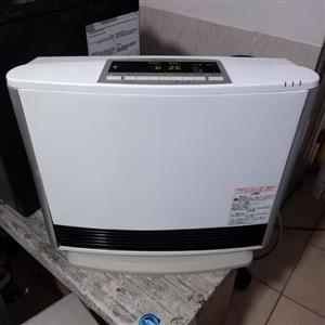 بخاری گازی برقی ژاپنی توان 5.800کالری مجهز به یون ساز پایه چرخشی سخنگو تمام فول