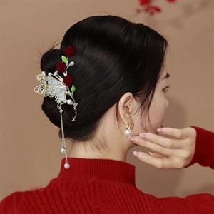 کلیپس مجلسی پروانه روی شاخه گل رز (آویزدار)