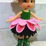 عروسک بافتنی دختر بهار( بافته شده با کاموای ترک و ایرانی)  با قد 32 سانتیمتر