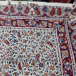 رومیزی سنتی قلمکاری اصفهان سایز یک در یک و نیم 