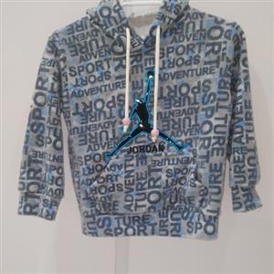 هودی پسرانه حوله ای طرح جردن و حروف تنخوری بسیار شیک و با ضمانت  کیفیت کالا